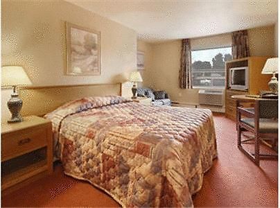 Super 8 By Wyndham Kingston Otel Oda fotoğraf